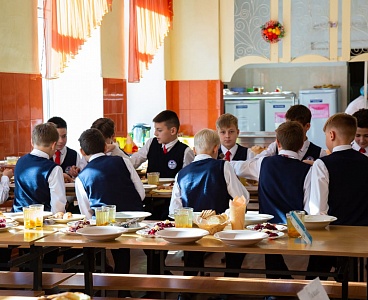 Тульский Роспотребнадзор забраковал почти полтонны еды в школьных столовых