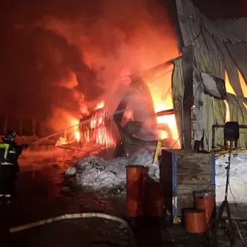Крупный пожар локализован в ангаре на комбайновом заводе в Туле
