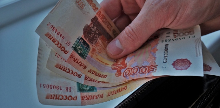 Цыганка украла у 90-летнего туляка два миллиона рублей