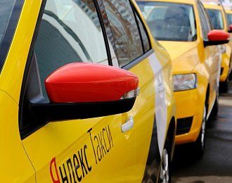 Тульские таксисты сегодня не смогли выйти на линию: «Яндекс перестал допускать к работе водителей без статуса самозанятого»