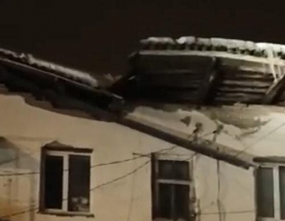 Депутат-коммунист Светлана Белоус защищает права жителей дома с обрушившейся крышей