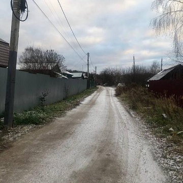 депутат-коммунист Алексей Лебедев добивается от городских чиновников ремонта разбитых дорог