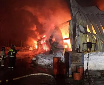 Крупный пожар локализован в ангаре на комбайновом заводе в Туле
