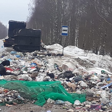 Очередной мусоровоз с московскими квитанциями опрокинулся по дороге на Дубенский полигон