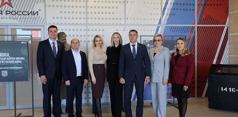 Депутаты фракции КПРФ в Тульской городской Думе посетили выставку «Битва за Москву» которая открылась в парке «Патриот-Тула»