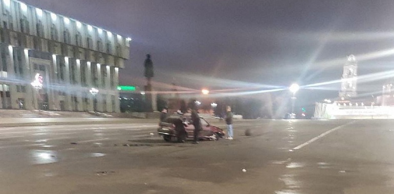 В Туле "Лада" "вылетела" на площадь Ленина