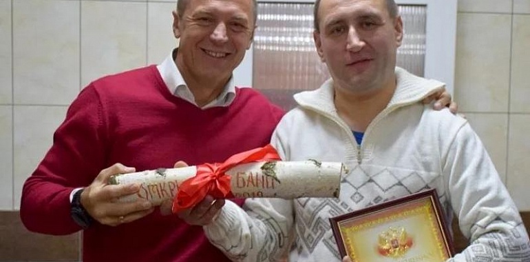 В Узловой глава администрации торжественно открыл... частную баню