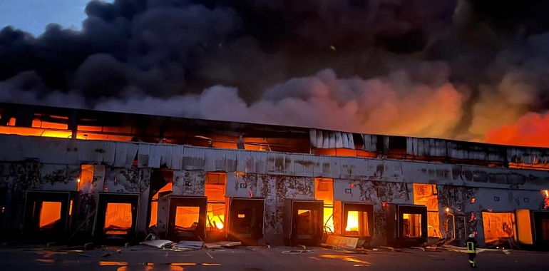 В Туле всю ночь тушили загоревшийся склад