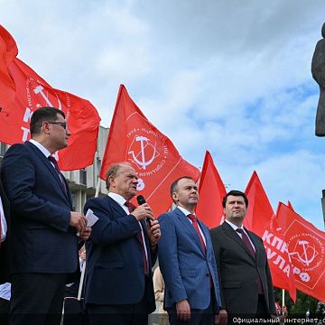 Геннадий Зюганов: Тульские оружейники работают в три смены под лозунгом «Все для Победы!» Тульскую область посетил Председатель ЦК КПРФ Г.А. Зюганов