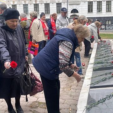 Тульские коммунисты почтили память защитников Советской власти