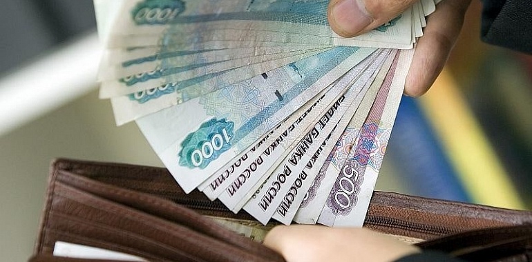 Почти 40% россиян не хватает зарплаты на основные расходы