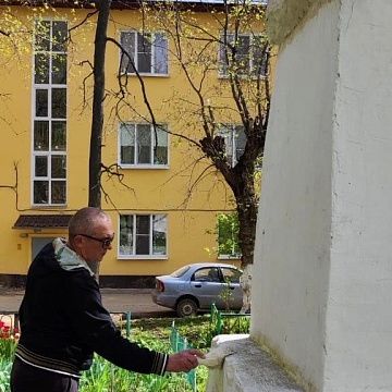 Ефремовские коммунисты отремонтировали памятник Карлу Марксу