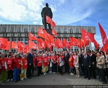 Продолжается рабочий визит Председателя ЦК КПРФ Геннадия Зюганова в Тульскую область