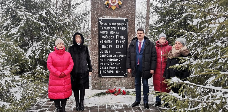 Секретари обкома партии Алексей Лебедев и Татьяна Косарева почтили память юных партизан-разведчиков