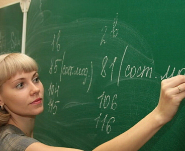 Оклады молодых учителей в большинстве регионов России меньше МРОТ