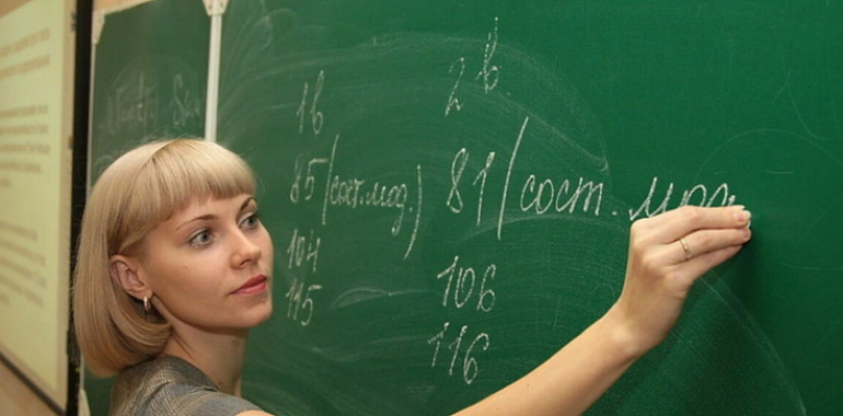 Оклады молодых учителей в большинстве регионов России меньше МРОТ