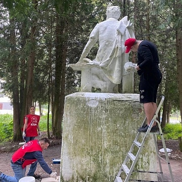 Тульские коммунисты отремонтировали памятник А.С. Пушкину