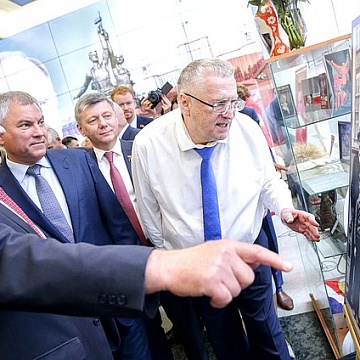 В Государственной Думе открылась выставка к 75-летию Геннадия Зюганова