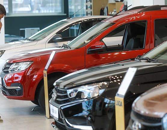 Продажи новых автомобилей в России в 2022 году рухнули на 59%