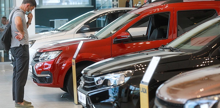 Продажи новых автомобилей в России в 2022 году рухнули на 59%