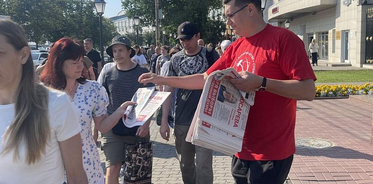 Алексей Лебедев возглавляет рейды КПРФ по раздаче партийных газет в Туле