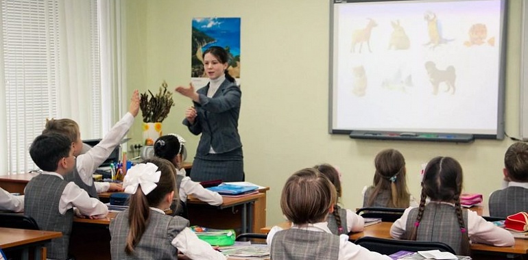 Базовый оклад учителей  в России предложили увеличить вдвое