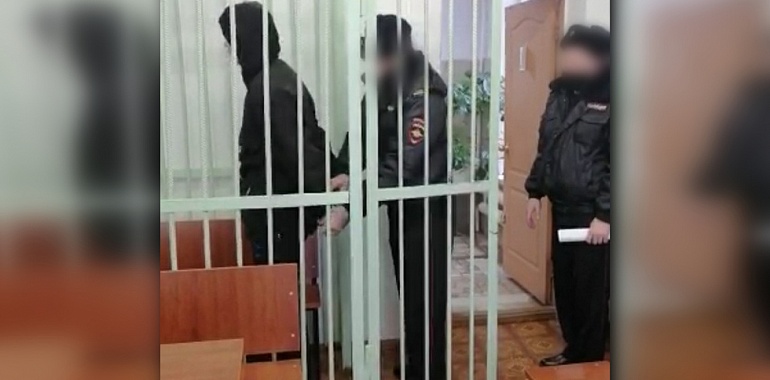 Жителя Новомосковска, вытолкнувшего мать с балкона, заключили под стражу