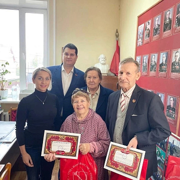 Тульские коммунисты чествуют ветеранов