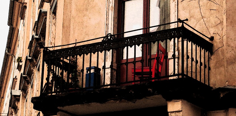 Курить на балконах опасно для жизни: житель Щекино упал вместе с ветхим балконом
