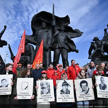 «Не забудем, не простим!»: КПРФ провела акцию памяти защитников Белого дома в октябре 93-го