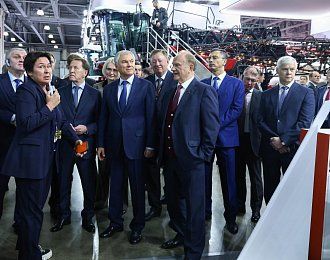 Депутаты фракции КПРФ посетили международную выставку «АГРОСАЛОН-2026»