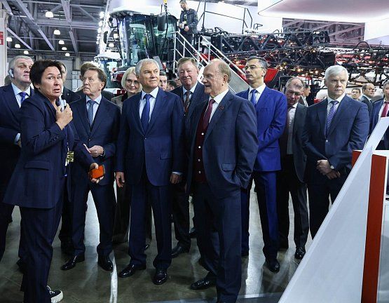 Депутаты фракции КПРФ посетили международную выставку «АГРОСАЛОН-2026»