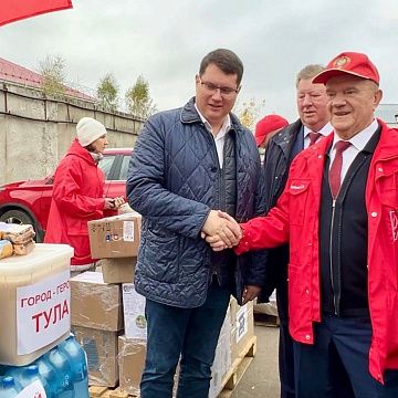 Первый секретарь Тульского обкома КПРФ, депутат Тульской областной Думы, председатель комитета по местному самоуправлению областной Думы Алексей Лебедев: «Будем помогать Донбассу до полной Победы»